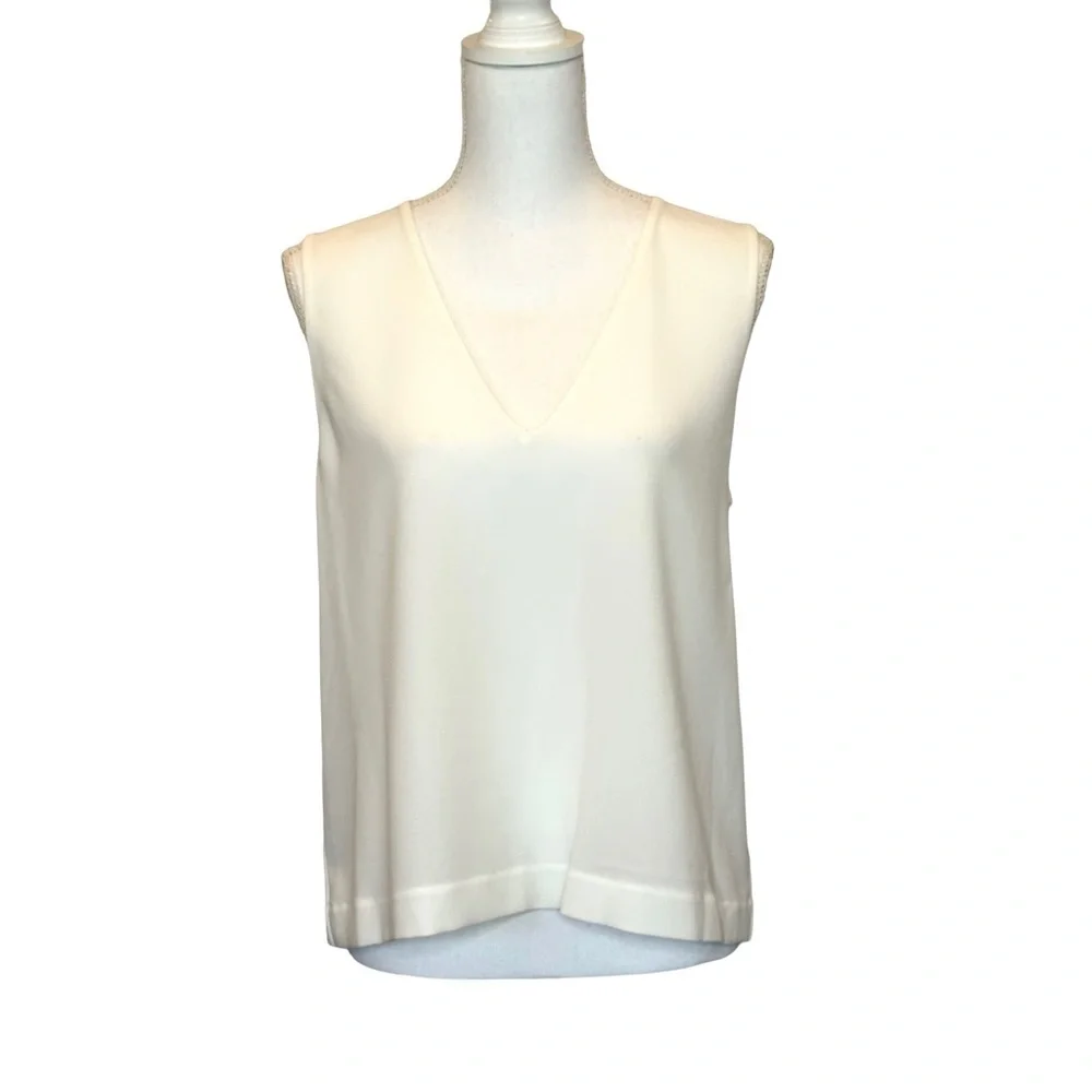 JENNI KAYNE | Crepe V Neck Shell - Picture 2 of 7